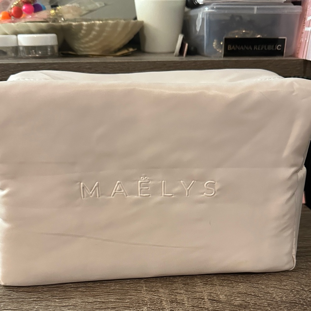 Maëlys Cream Cosmetic Bag